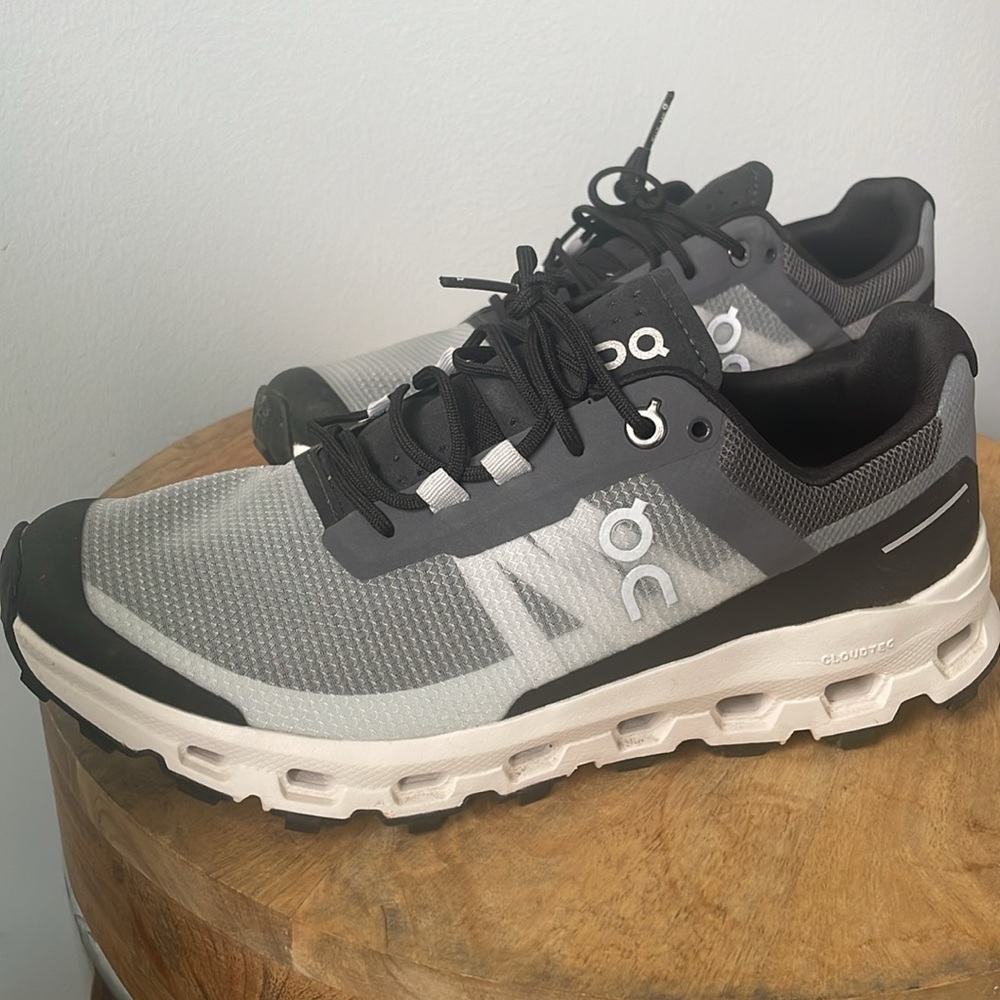 On women’s cloudvista trail running shoes